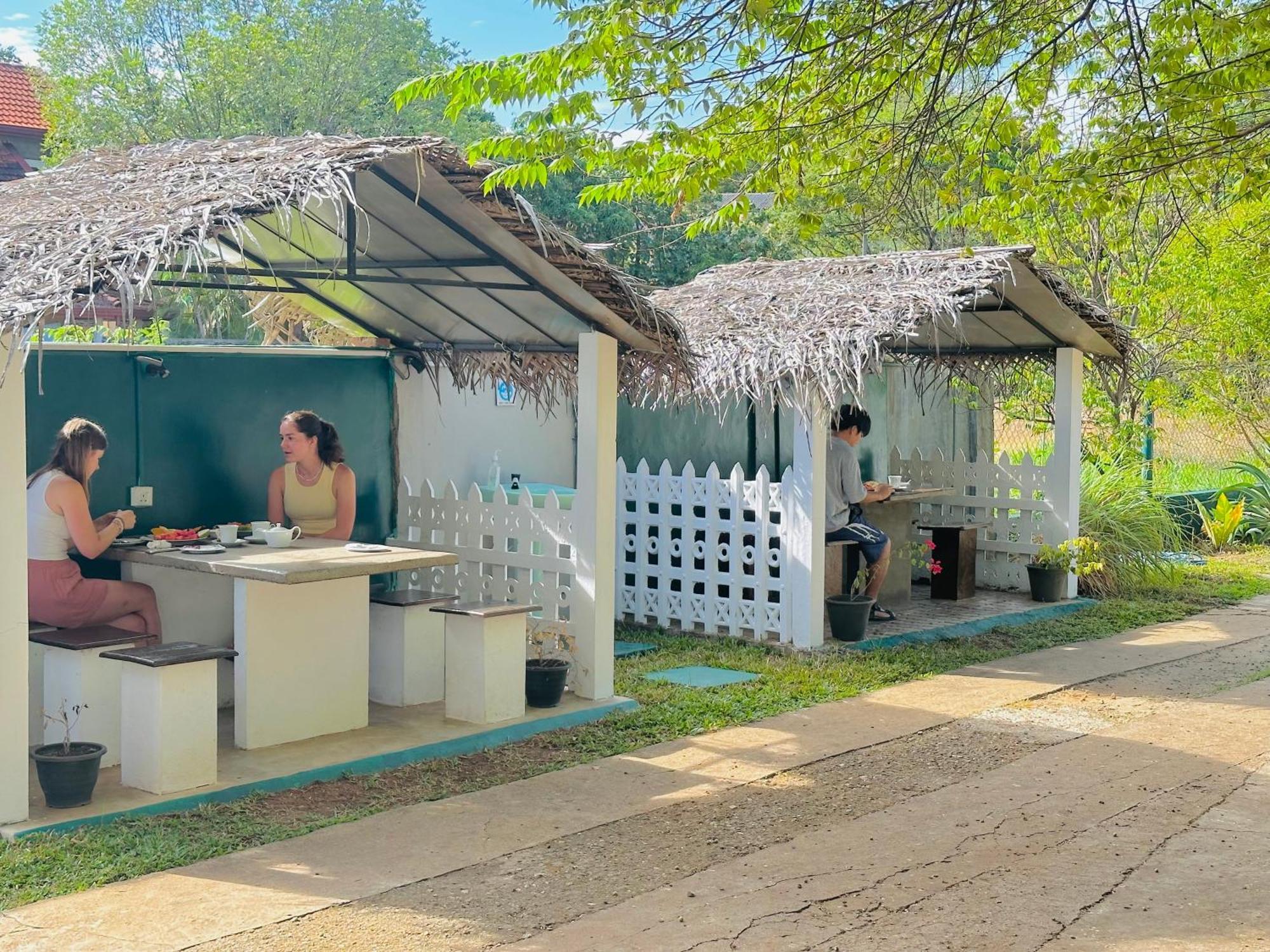New Peacock Resort ดัมบูลลา ภายนอก รูปภาพ
